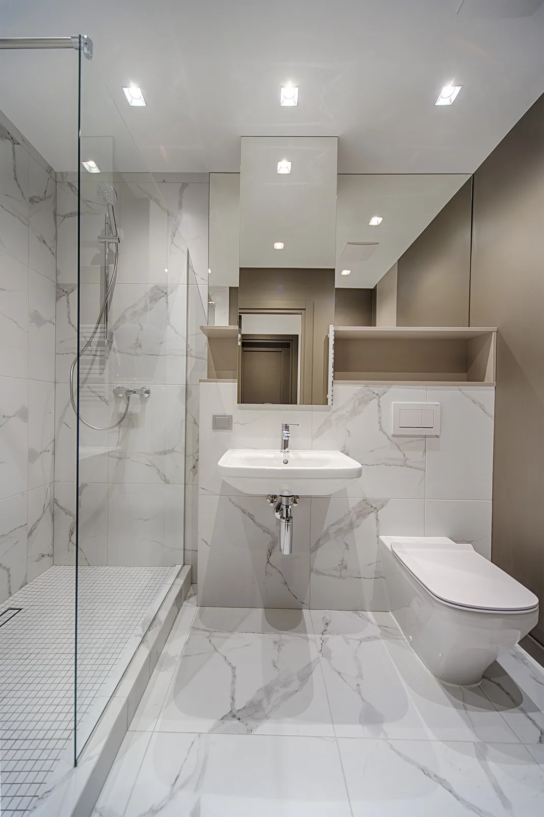 At Lifestyle Building and Renovation, we specialize in bathroom remodeling in Waterford Twp with over 40 years of experience. We’re proud to offer tailored solutions for homeowners who want to upgrade