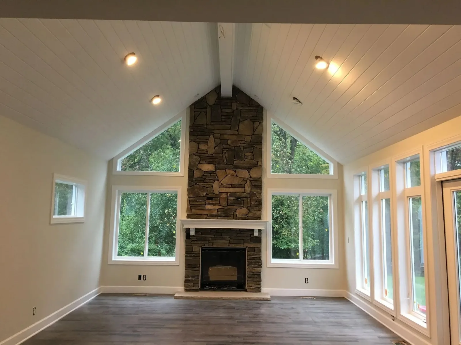 Complete home renovation may include
· Home additions
· Kitchen and bathroom remodels
· Extensive repairs and replacements
If you are planning to undertake a whole home renovation project in Waterford