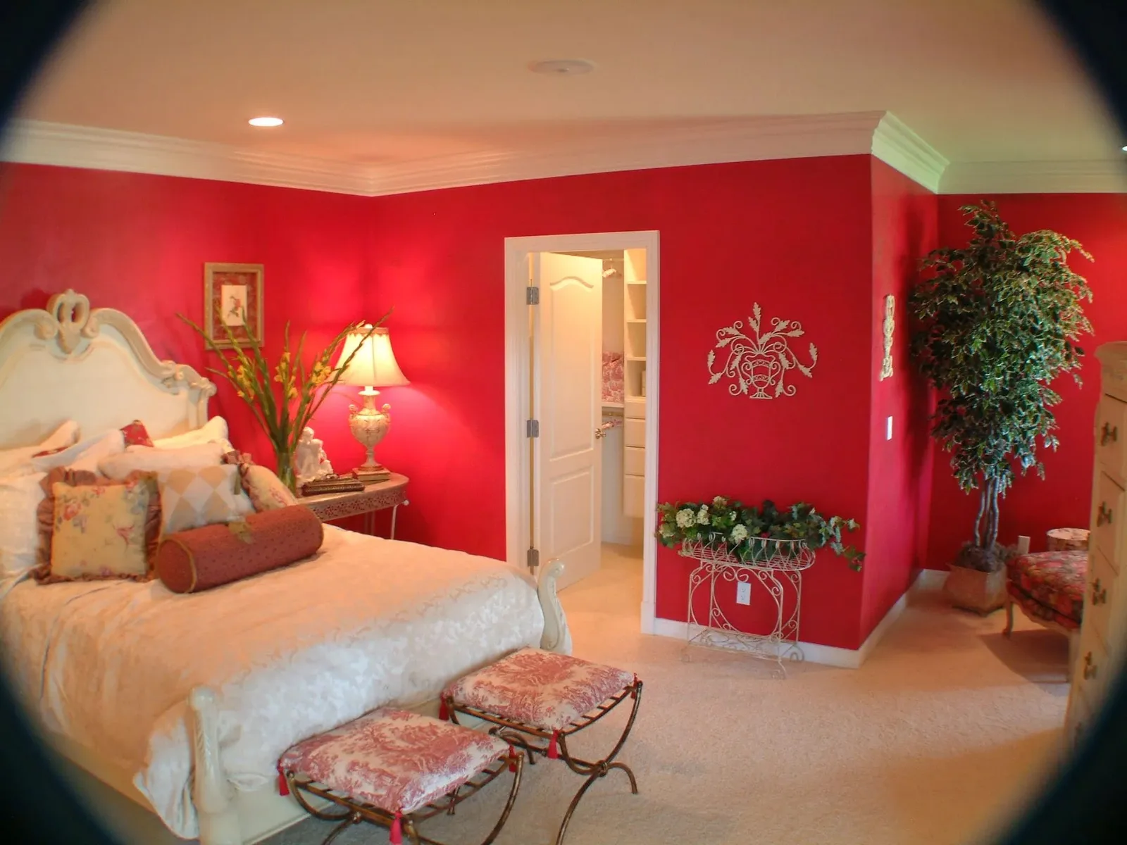 For more than 40 years, Lifestyle Building and Renovation has been the go-to choice for whole home renovations in Waterford Twp, Michigan. Our owner-operated business specializes in custom design work